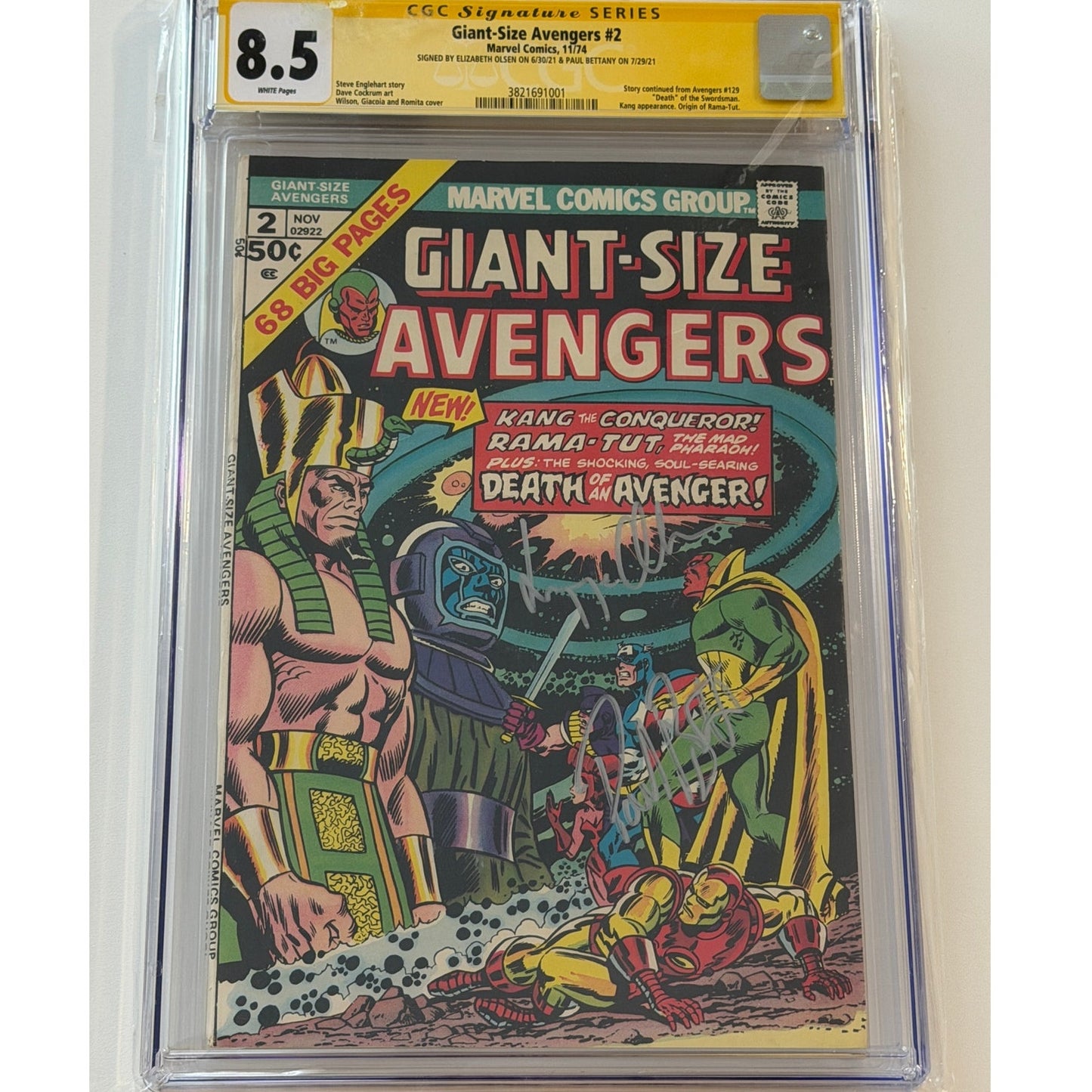 Giant-Size Avengers #2 8.5 CGC S.S.  ELIZABETH OLSEN & PAUL BETTANY